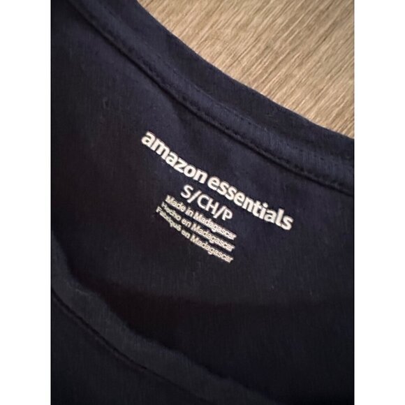 Basic Navy Blue T-shirt Size women's Small - Picture 2 of 2